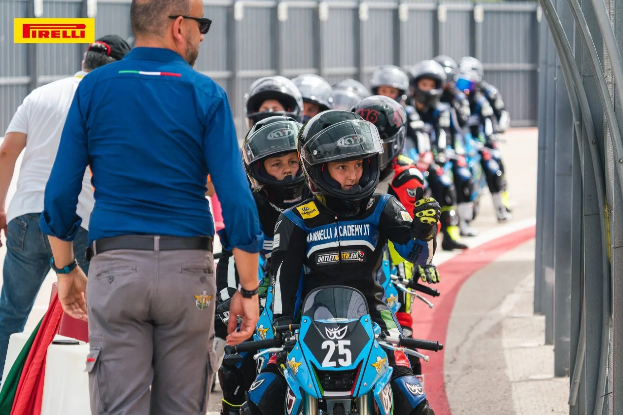 出色发挥首场状态出色,皇家马德里观众沸腾!,Rookie重返赛场再创辉煌时刻的简单介绍 出色发挥首场状态出色,皇家马德里观众沸腾!,Rookie重返赛场再创辉煌时刻的简单介绍